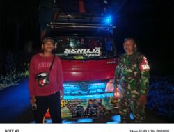 Dinginnya Malam Tidak Pengaruhi Semangat, Babinsa Kodim 1404/Pinrang Dampingi Penyerapan Gabah Petani Oleh Bulog