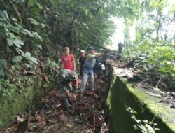 Babinsa Koramil 1424-05 Sinjai Selatan Kodim 1424/Sinjai Gelar Kerja Bakti pembersihan Saluran Irigasi