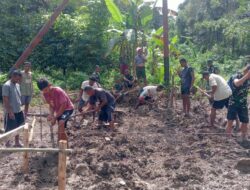 Di Bantu Masyarakat, Personil Kodim 1502/Masohi gerak cepat bangun Pos Pengamanan
