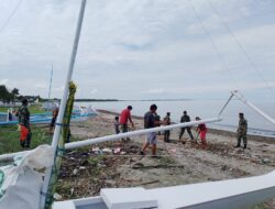 Koramil-07 Kodim 1404/Pinrang Bersama Warga Laksanakan Pembersihan Pesisir Pantai Kajuangin
