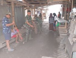 Personel Koramil 1424-02/Sinjai Barat Kodim 1424/Sinjai Gelar Kerja Bakti Pembersihan Pasar Arango