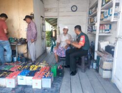 Babinsa Koramil 15/Tiro Jalin Komunikasi Humanis dengan Tukang Cas Aki di Desa Rabo