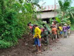 Demi Lingkungan Sehat, Koramil 1419-02/Enrekang dan Warga Gelar Karya Bakti Bersihkan Selokan