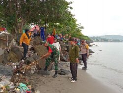 Kepedulian Terhadap Lingkungan Babinsa Bersama Forkopimda Kerja Bakti Bersihkan Taman Dan Pesisir Pantai