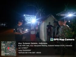 Hingga Larut Malam, Babinsa Kodim 1404/Pinrang Dampingi Penyerapan Gabah Petani Oleh Bulog