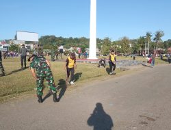 Babinsa dan Warga Kepala Lingkungan Lompu Gelar Kerja Bakti Pembersihan Lapangan Bola