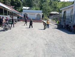 Sambut HUT TNI Ke-80, Posramil Beutong Ateuh Banggalanng Melakukan Pembersihan Di Seputaran Mesjid Bersama Warga Binaan