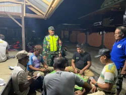 Babinsa Kodim 1404/Pinrang Laksanakan Patroli Malam Dan Komsos Dengan Warga di Poskamling