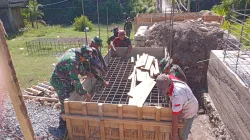 Percepat Konektivitas Wilayah, Babinsa Koramil 1405/parepare Turun Langsung Pengecoran Jembatan Perintis Garuda Tahap III di Barru