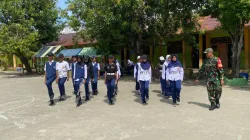 Babinsa Koramil 1405-01/Ujung Latih Disiplin Siswa Melalui PBB di SMP Negeri 1 Parepare