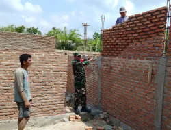 Babinsa Koramil 04/Salang Komsos Dengan Pekerja Bangunan KDKMP