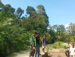 Babinsa Koramil 02/Seunagan Pastikan Kelancaran Saluran Air (Irigasi) Bersama Warga Binaan