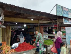 Babinsa Koramil 02/Simteng Monitoring Harga Sembako ‎