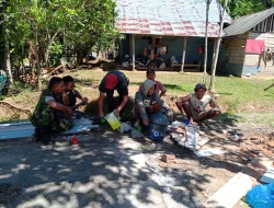 Komsos: Babinsa Koramil Tiro Ajak Warga Perkuat Silaturahmi dan Sosialisasikan Rekrutmen TNI Gratis