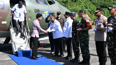 Tiba di Raja Ampat, Wapres Disambut Tarian Gale-Gale dan Prosesi Adat Mansorandak