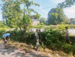 TNI-Polri dan Warga, Babinsa Koramil 1405-06/BaSinergitasrru Gelar Kerja Bakti Bersihkan Akses Jalan Dusun Birue