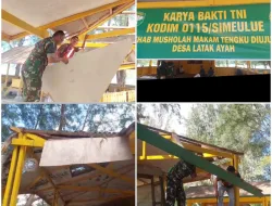 Personil Koramil 02/Simeulue Tengah Karya Bakti Renovasi Musholla Makam Teuku Diujung Bersama Masyarakat.