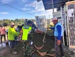 Perkuat Komsos, Babinsa Koramil 26/Grong-Grong Jalin Dialog dengan Pekerja Bangunan di Desa Binaan