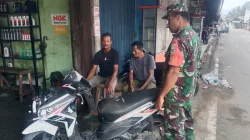 Babinsa Tiro Imbau Warga Waspada Perjalanan dan Cek Kendaraan