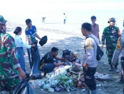 Untuk Menarik Wisatawan, Koramil 1404-07/Lembang Gelar Kerja Bakti Pembersihan Pantai Salopo