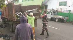 Babinsa Koramil 1405-02/Soreang Aktif Laksanakan Pemantauan Wilayah dan Kerja Bakti Bersama Warga