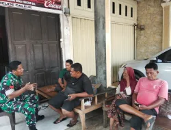 Babinsa Koramil 05/Indra Jaya Gelar Komsos, Serap Aspirasi dan Ajak Warga Jaga Lingkungan
