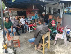Babinsa 1405 – 01/Ujung Intensifkan Komsos, Jaga Keamanan Wilayah Tetap Kondusif