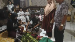 Beri Motivasi, Dandim 1404/Pinrang Kunjungi Pengrajin Tenung Sarung