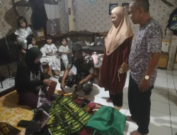 Beri Motivasi, Dandim 1404/Pinrang Kunjungi Pengrajin Tenung Sarung