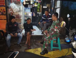 Babinsa Koramil 0607-06/ Gunung Puyuh Laksanakan Komsos dan Patroli Malam, Jaga Kondusifitas Wilaya