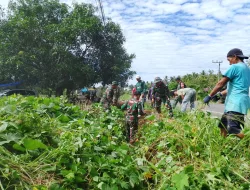 Antisipasi Banjir, Babinsa Koramil 1404-07/Lembang Gelar Kerja Bakti Bersihkan Drainase