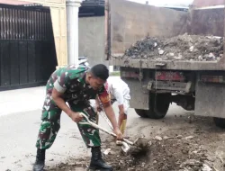 Babinsa Koramil 1405-02/Soreang Bersama Warga dan DLH Gelar Karya Bakti Bersihkan Drainase di Ujung Lare