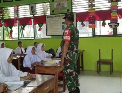 Tanamkan Jiwa Nasionalisme, Babinsa Serka Muh. Yunus Beri Materi Wasbang di SD 255 Tiroang