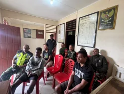 Kodim 1703/Deiyai Semarakkan Nobar Bola Gembira, Wujudkan Kebersamaan TNI Bersama Rakyat