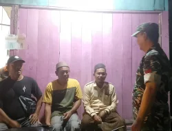 Babinsa Koramil 0607-06/Gunung Puyuh Gelar Komsos Malam, Ajak Warga Karangtengah Tingkatkan Keamanan Lingkungan