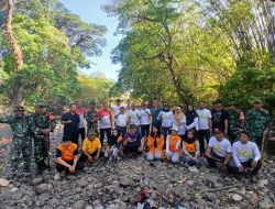 Danramil 1405-08/Tanete Riaja Bersama Warga Bersihkan Aliran Sungai di Bawah Jembatan Ralla