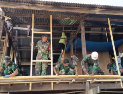 Keringat Prajurit, Air Mata Bahagia Warga, Personel Koramil 1405-04/Soppeng Riaja Rehab Rumah Tidak Layak Huni