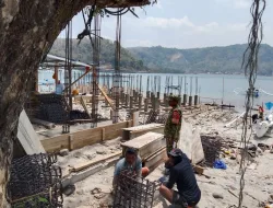 Dukung Peningkatan Kesejahteraan Nelayan, Babinsa Koramil 1405-05/Mallusetasi Pantau Pembangunan Kampung Nelayan Merah Putih di Dusun Labuange