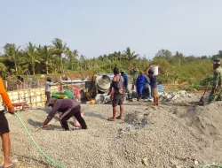 TNI dan Warga Bersatu, Bangun Jembatan Beton untuk Masyarakat Desa Paria