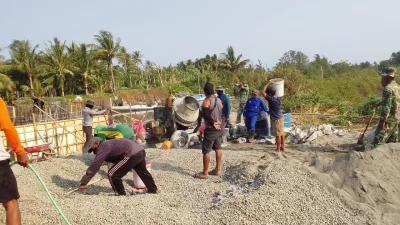 TNI dan Warga Bersatu, Bangun Jembatan Beton untuk Masyarakat Desa Paria