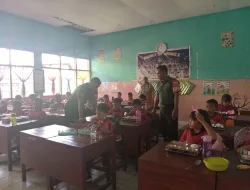 Kawal Gizi Generasi Bangsa, Babinsa Koramil 1405-02/Ujung Turun Langsung Dampingi Penyaluran MBG