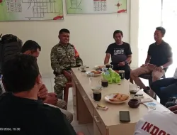 Melalui Komsos, Babinsa Mattiro Deceng Sosialisasikan Penerimaan Calon Prajurit TNI AD