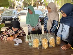 Dekatkan Hasil Pembinaan ke Masyarakat, Rutan Pelaihari Salurkan Telur Asin dan Kerupuk ke UMKM Lokal
