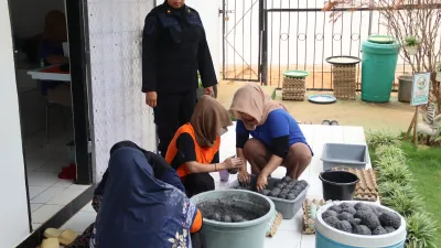Dari Proses Pemeraman hingga Siap Diolah, Warga Binaan Perempuan Rutan Pelaihari Tekuni Pembuatan Telur Asin