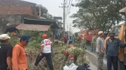 Cegah Banjir Saat Musim Hujan, Danramil 1405-02/Soreang Bersama Pemerintah dan Warga Gelar Kerja Bakti Bersihkan Saluran Air