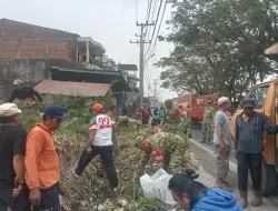 Cegah Banjir Saat Musim Hujan, Danramil 1405-02/Soreang Bersama Pemerintah dan Warga Gelar Kerja Bakti Bersihkan Saluran Air