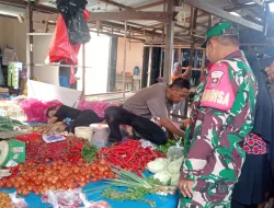 Pastikan Stabilitas Harga Pangan, Babinsa Koramil Mattiro Bulu Pantau Harga Sembako di Pasar Kariango