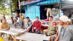 Dekat dengan Warga, Babinsa Koramil 1405-01/Ujung Sosialisasikan Rekrutmen Prajurit TNI
