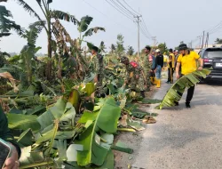 Sinergi TNI-Polri dan Pemerintah, Bersama Masyarakat Gelar Kerja Bakti di Sempadan Sungai Langnga